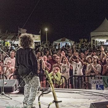 Teeny sings Virginia Beach Blues Festival
