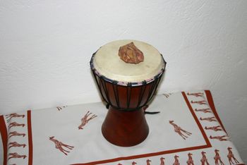 Africa - small drum & giraffe placemat
