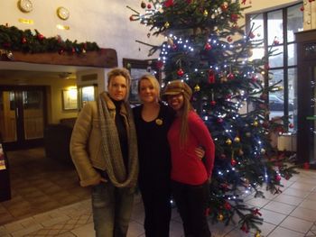 Beautiful Family With Honey At Dooley's Hotel

