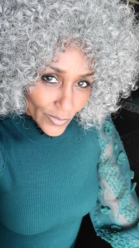 2.11 | SANDI COLEMAN Cosmetologist, Beauty/Fashion Influencer