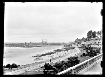 Looking south along Caroline Bay, Timaru, towards Marine Parade.1916
