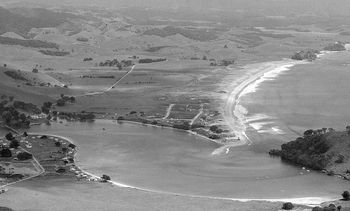 and of course... the classic wave of the north... Pataua bar cranking it up.....interestingly in 1966 the sand bar at the end of the peninsula used to go right out into river as you can see!!.....that was before they closed off the Frogtown river!!
