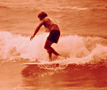 great shot of Tim walking his board.... Advocate photo.....'68 Northland Champs
