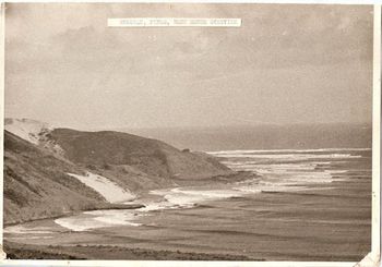 classic Mokorau...summer of '71 this place had hardly been ridden by '71...as you can see ..no one in the water...amazing!!...probably breaking about 4-6ft in this photo
