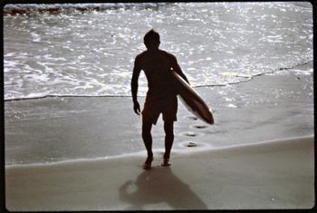 meanwhile the lone defender of righteousness, good standards and clean living...Tui wordley..... .....leaves silent lonely footprints in the sand at Waipu after being at one with the charming Princess of the sea and her folding lips....HeeHEHAHA!!!
