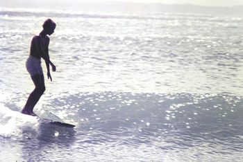 John Blomfield has a taste of the new swell coming............... how cool is it at Ahipara....you go out for a 2 or 3 hour surf ...come in and have some lunch and just watch all your friends havin fun on that awesome wave...very cool!!...then out for another session.....
