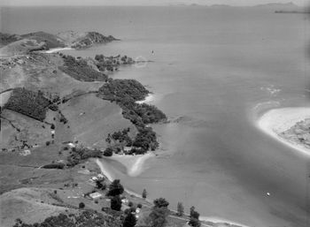 the Ngunguru bar could be a classic spot when it pumped too...summer of '54 we used to surf Ngunguru bar before leg ropes came in ...and man you could spend an hour trying to find your board!!...very grunty wave when it pumps..can be exceptional!!....
