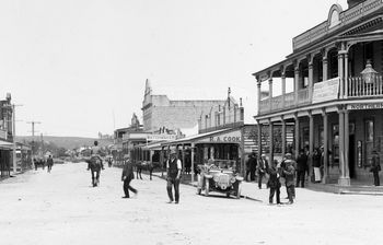 Dargaville main st ...1916...where's Wyatt Earp?
