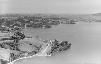 on the way around though Parua Bay...can just see the Parua Bay pub... 1964
