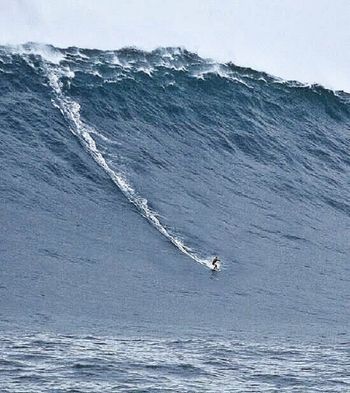 Dave Boyd dropping in on someone at Pataua
