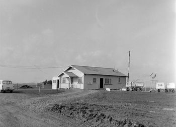 Onerahi Airport terminal...1964 you can see the NAC trolleys on the right.....
