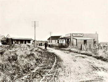 North end of Kaitaia 1910  dirt and mud roads...tarseal was still 10 years away...
