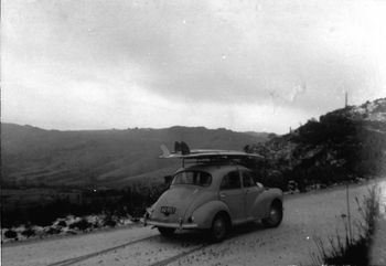 Pip Cheshire and his mates driving thru the winter snow looking for surf... Now thats dedication......somewhere down south 1968......Top Auckland Architect Pip has a bach at Sandy Bay...lucky bugger...has a prosthetic leg that Kirsty Langridge found on the beach one day..much to her surprise!!...Ha!!
