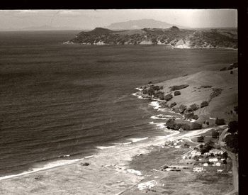 Waipu Cove ..1966.... you can see how good that right hander can get off 'the point' in this photo!!
