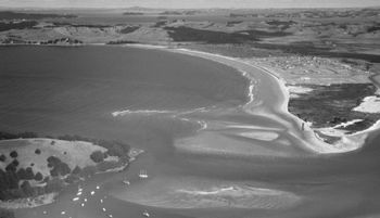 in fact the 'La Barre' stuff-up reminds me of this place....... Ti Point...Omaha Bch...not far from Wellsford...just down the road a bit from Mangawhai......check what the wave used to be like in the next photo!!!!......
