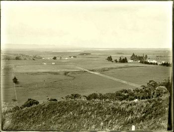 The road to Ahipara from Kaitaia 1910... would have been fun in the wet weather....remember those buggys had 4inch wide steal rims.......
