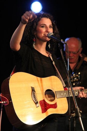 Jessie Veeder on stage at Fargo's Studio 222
