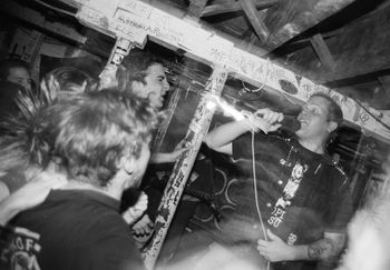 Live @ ABC no RIO, September 21st, 1996. #4 Photo by and courtesy of Chris Boarts Larson © 1996. http://www.slugandlettuce.net
