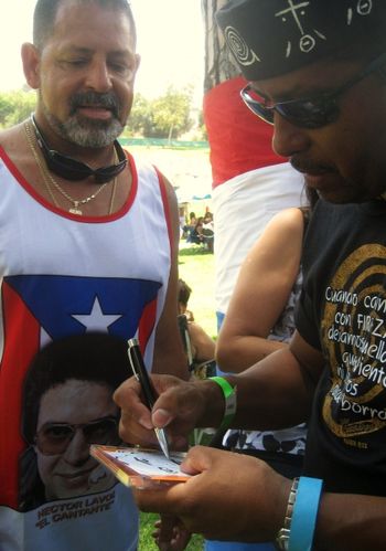 signing_Autographs_2010_Festival
