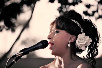 Leslie Lewis sings in Irvine, CA.
