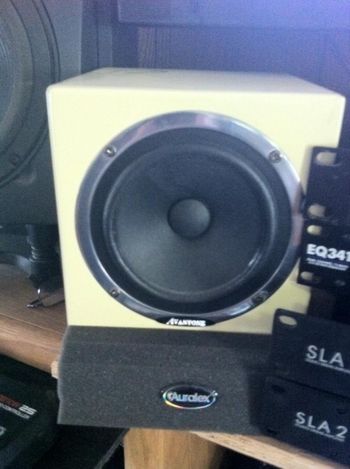 AVANTONE MONITOR AVANTONE STUDIO MONITOR
