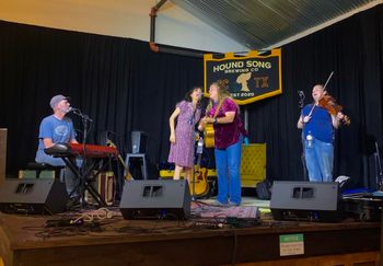 Hound Song Brewing Company, Columbus Texas, April 28. Singing 'Wide open spaces' with Susan Gibson.
