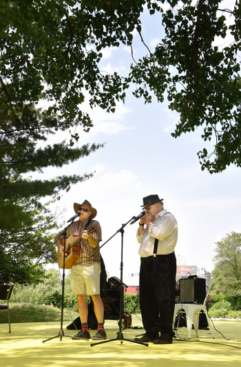 With Rubi Hochland at the Socrates Sculpture Park June 2023
