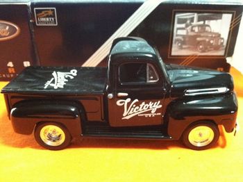 1948_Ford_F-1_pickup_truck_with_Victory_logo
