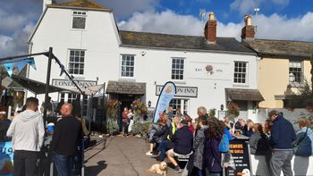 ...a tough one because I followed The Longest Johns, the superstars of sea shanties. One tough act to follow! But most stuck around for my show, and I had many compliments on my New Old Sea Songs - something fresh and different from the usual festival fare.
