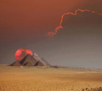 Desert_Pyramid_Sunset

