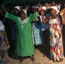 Abakrampa Praise The people in this little village lovve expressing their love for God.
