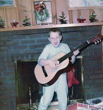 Paul_with_Guitar__1965
