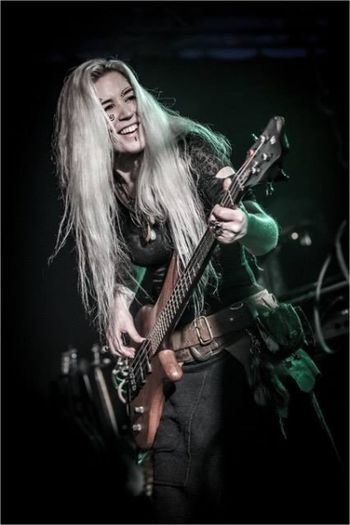 Kayleigh_Bassist_The_Dolmen
