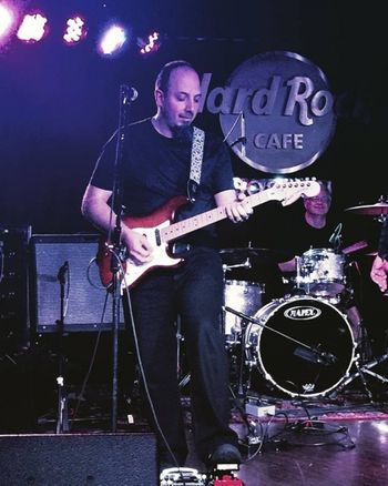 2015_dubh_hardrock_strat 2015 DÚBH at The Hard Rock Cafe in Boston for Rock Enroll!
