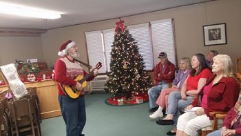 Singing_santa_on_guitalele_ekb
