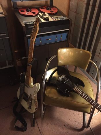 rsz_1guitars_and_tape_machine
