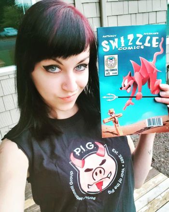 The famous and gorgeous horror author Diane Olney sporting her PIG shirt and her favorite comic series!
