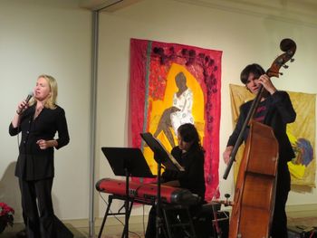 Singing a Jamaica Center Arts & Learning Iris Ornig on Bass Suzanna Ross singing with Iris Ornig (Bass) and Claudia Coleman
