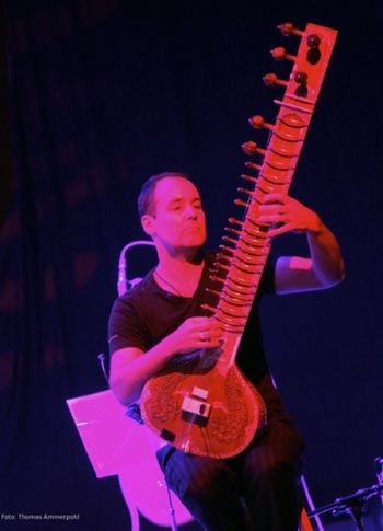 Krishn Kypke an der Sitar
