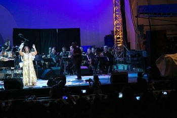 On_stage_with_Aretha_Franklin2
