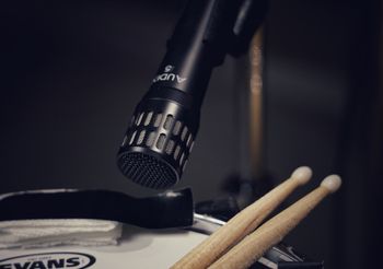 Fantastic snare drum mic.
