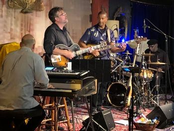 Full_band_from_side
