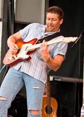 Opening for Beverly Mahood in Thunder Bay Countryfest 2009
