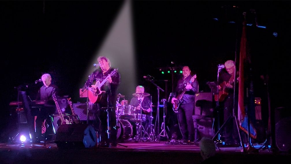 The Bucket Band Diamond Gold