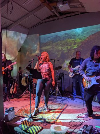 Full band, Urbani Cellar
