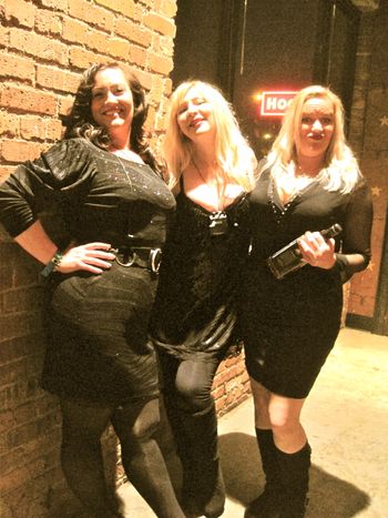 Touring with Bricks in the wall #pinkfloyd #pinkfloydtribute #backupsinger #dallas #houseofblues #thesightsandsoundsofpinkfloyd #samanthanewark #tiffanybelle #rachelbeene #jem #jemandtheholograms
