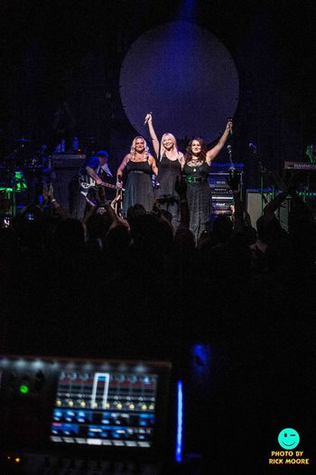 Touring with Bricks in the wall #pinkfloyd #pinkfloydtribute #backupsinger #dallas #houseofblues #thesightsandsoundsofpinkfloyd #samanthanewark #tiffanybelle #rachelbeene #jem #jemandtheholograms
