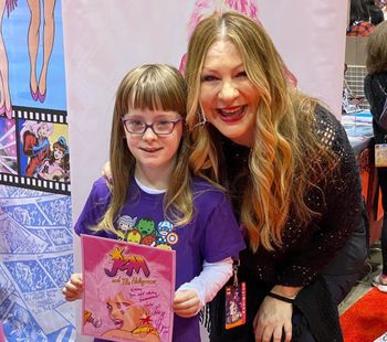 C2E2 #samanthanewark #jemandtheholograms #transformers #popculture
