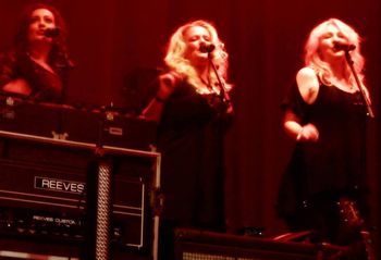 Touring with Bricks in the wall #pinkfloyd #pinkfloydtribute #backupsinger #dallas #houseofblues #thesightsandsoundsofpinkfloyd #samanthanewark #tiffanybelle #rachelbeene #jem #jemandtheholograms #itsshowtimesynergy
