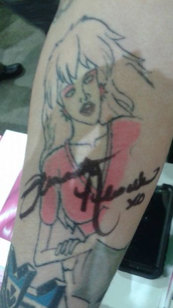 Samantha Newark Jem and the holograms Jem tattoos Truly outrageous #samanthanewark #jem #jerricabenton #jemandtheholograms #popculture #iconiccartoons #80s #tattoos #jemtattoos
